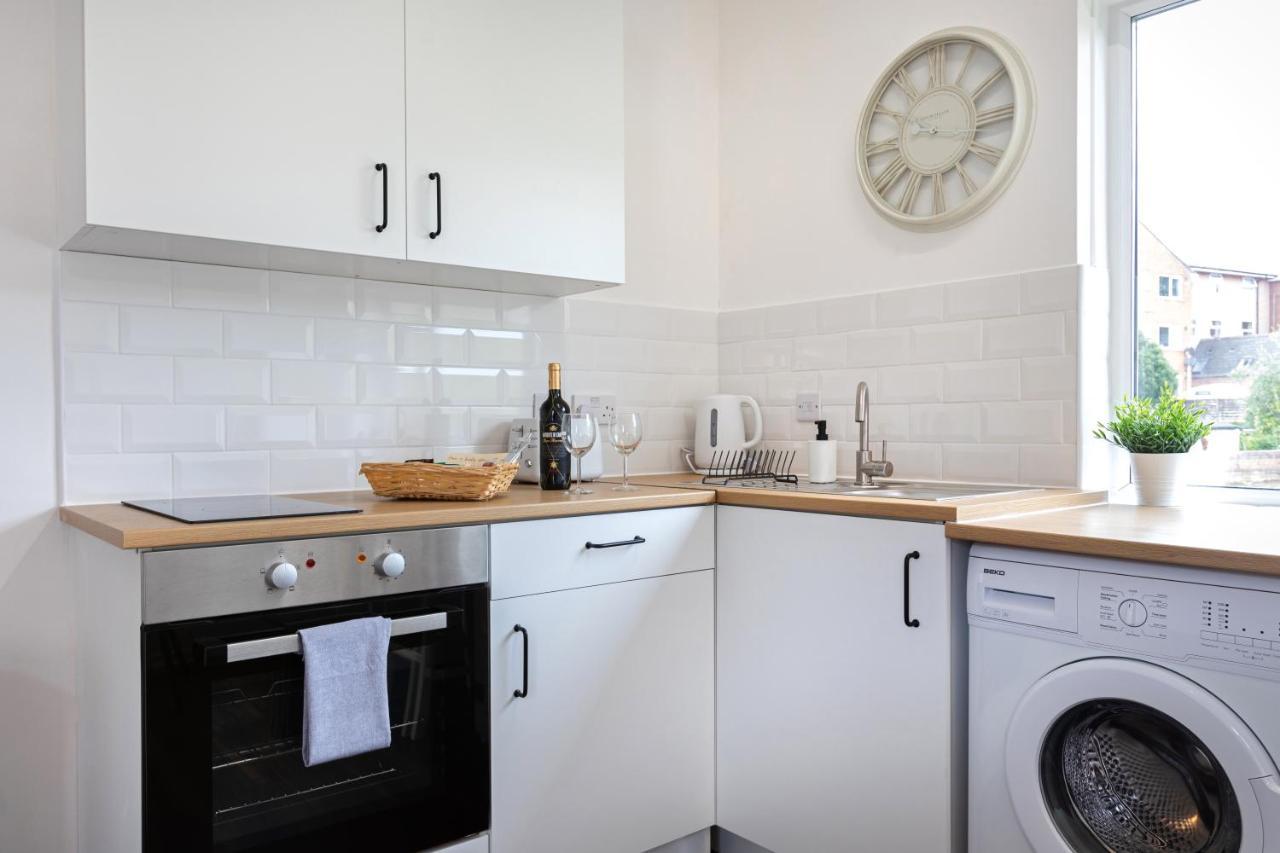 Modern 1-Bedroom Apartment, Beach 5-Min Walk, Free Parking Γουέιμουθ Εξωτερικό φωτογραφία